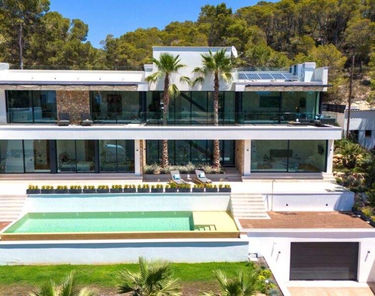 Villa for sale in Camp de Mar