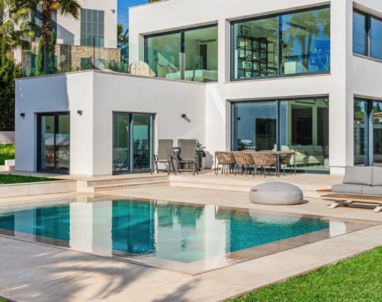 Villa for sale in Nova Santa Ponsa
