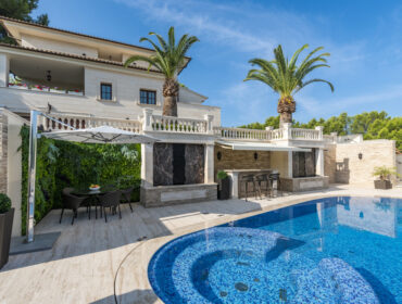 Villa for sale in Paguera