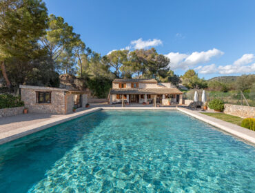 Finca for sale in Calvia
