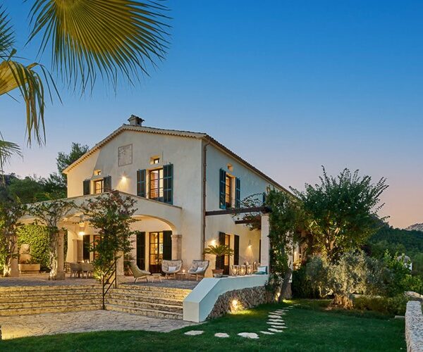 Historische luxus-finca zum verkauf in calvià mit pool, gästehaus und bergblick