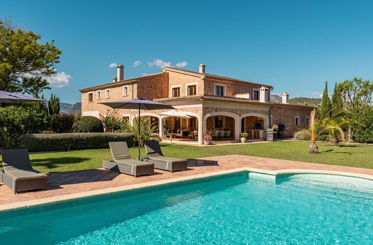 Luxus finca mit beheiztem pool und helipad zum verkauf in santa maria del camí