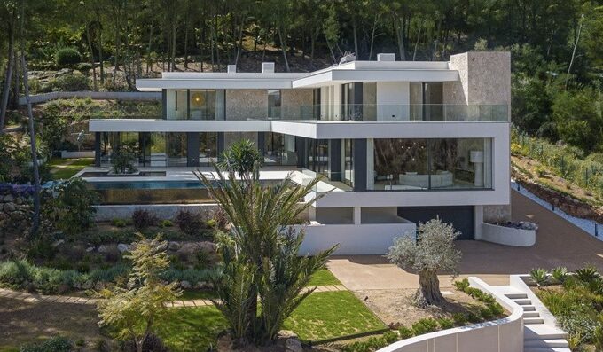 Großzügige villa for sale in son vida mit panoramablick, pool und spa