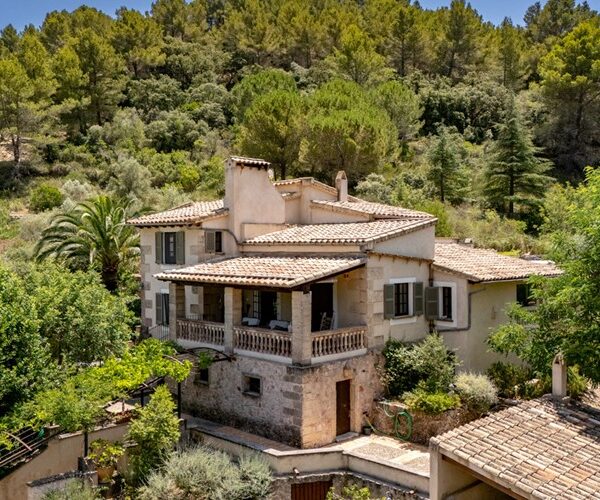 Elegante mediterrane villa mit pool und bergblick in puigpunyent