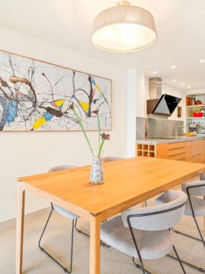 Renovierte dachgeschosswohnung mit terrasse und bergblick in palma zu verkaufen