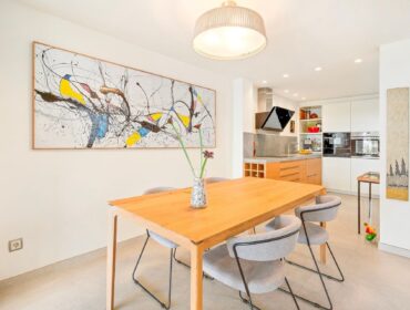 Renovierte dachgeschosswohnung mit terrasse und bergblick in palma zu verkaufen